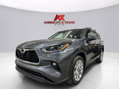 Used 2023 Toyota Highlander Limited FWD image 4