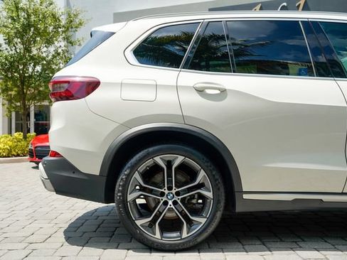 Used 2023 BMW X5 xDrive40i w/ Parking Assistance Package AWD/4WD image 32