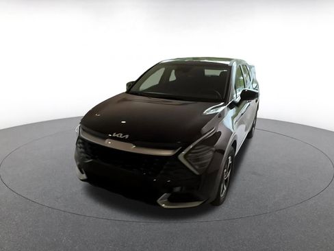 Used 2025 Kia Sportage LX image 4