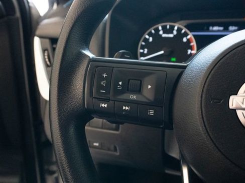 Used 2024 Nissan Rogue SV image 17