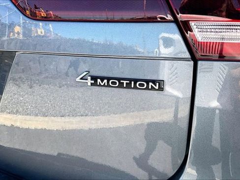 Used 2022 Volkswagen Tiguan SEL R-Line AWD/4WD image 33