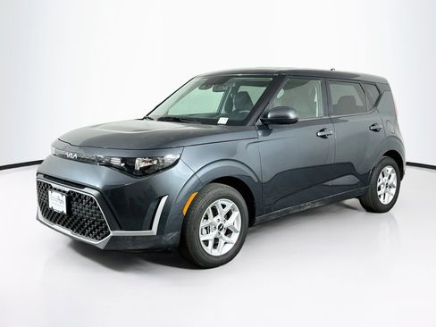 Used 2025 Kia Soul LX w/ LX Technology Package FWD image 3