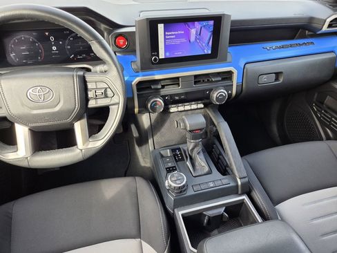 Used 2025 Toyota Tacoma TRD Off-Road AWD/4WD image 16