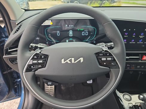 New 2026 Kia Niro SX Touring FWD image 30