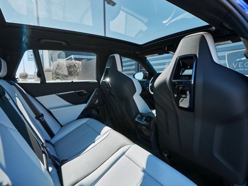 Used 2025 BMW M5 Touring image 38