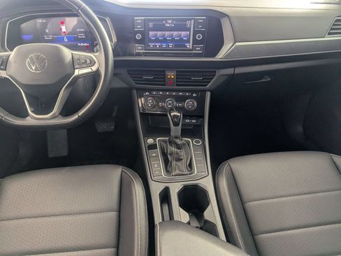 Used 2024 Volkswagen Jetta SE FWD image 24