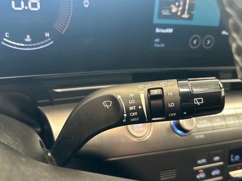 Used 2025 Hyundai Kona SEL AWD/4WD image 32