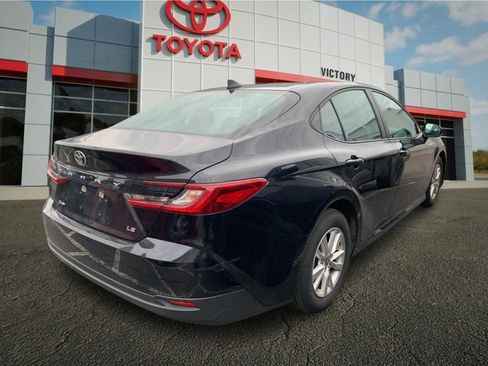 Used 2025 Toyota Camry LE image 2
