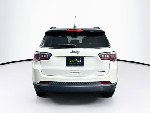 Used 2018 Jeep Compass Latitude w/ Popular Equipment Group FWD image 7