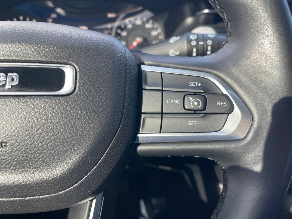 Used 2022 Jeep Compass Latitude AWD/4WD image 11
