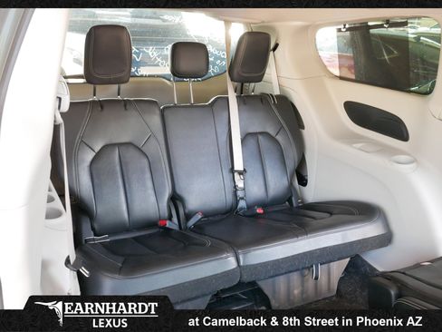 Used 2022 Chrysler Pacifica Touring-L FWD image 4