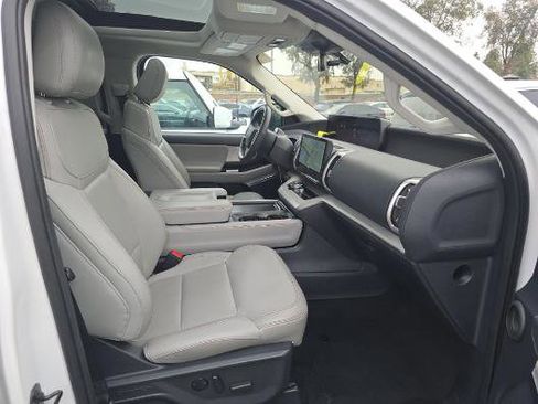 Used 2025 Ford Expedition Active image 11