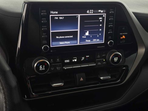 Used 2020 Toyota Highlander L FWD image 27