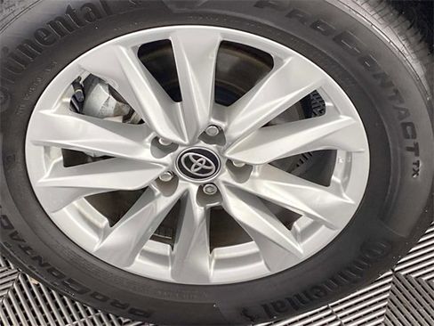 Used 2023 Toyota Corolla Cross LE image 27