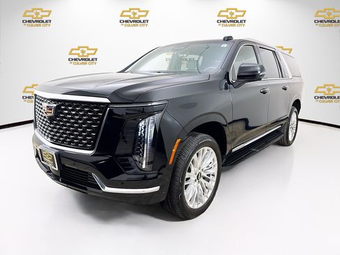 Used 2025 Cadillac Escalade ESV Premium Luxury image 3