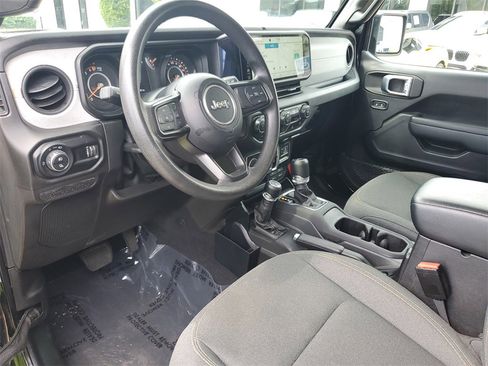 Used 2024 Jeep Gladiator Sport image 21