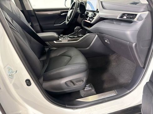 Used 2026 Toyota Highlander Platinum AWD/4WD image 14