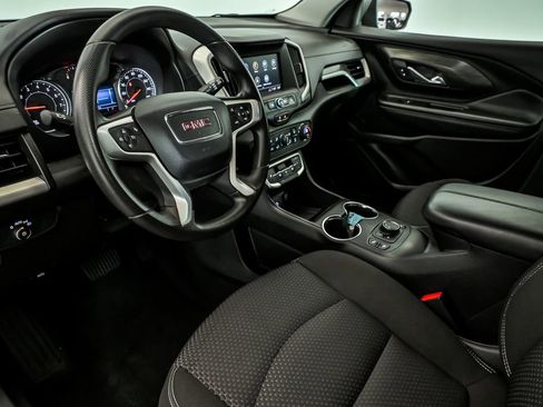Used 2024 GMC Terrain SLE w/ Driver Convenience Package FWD image 11