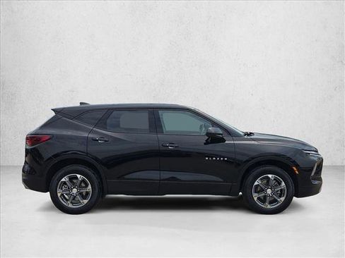 Used 2025 Chevrolet Blazer LT FWD image 4