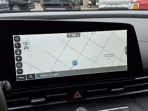 Used 2025 Hyundai Elantra SEL image 4