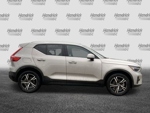 Used 2025 Volvo XC40 B5 Core image 11