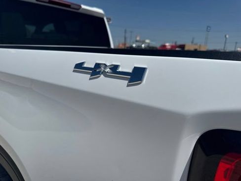 Used 2025 GMC Sierra 1500 SLT AWD/4WD image 12