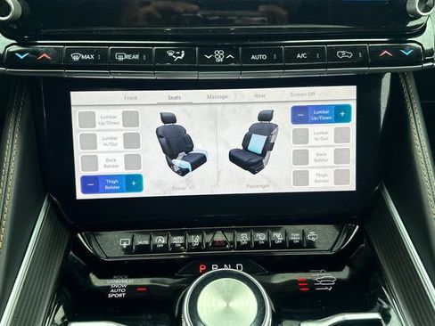 Used 2025 Jeep Grand Wagoneer Series III w/ Rear Seat Video Group 1 AWD/4WD image 36