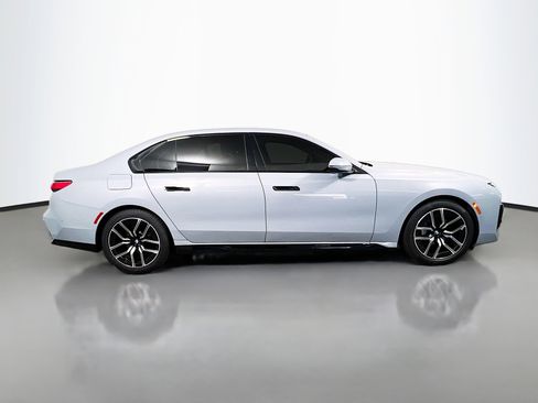 Used 2024 BMW 740i RWD image 3