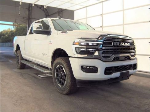 Used 2025 RAM 2500 Laramie AWD/4WD image 4