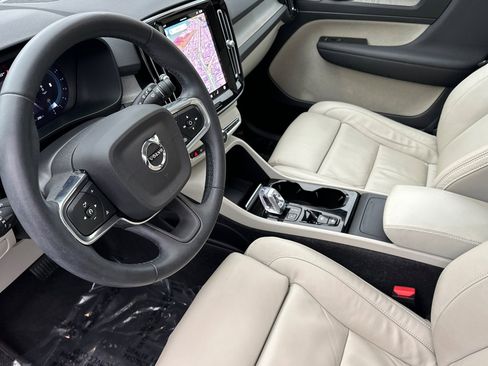 Used 2023 Volvo XC40 B5 Ultimate w/ Protection Package Premier image 13