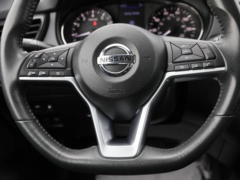 Used 2018 Nissan Rogue SV FWD image 17