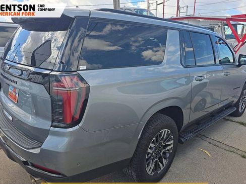 Used 2025 Chevrolet Suburban Z71 image 3