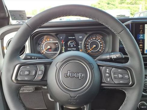 Used 2026 Jeep Gladiator Sport AWD/4WD image 19