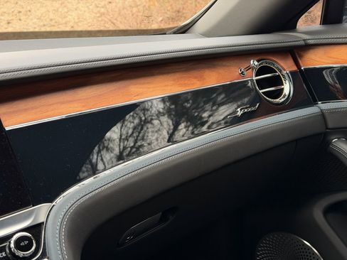 Used 2023 Bentley Flying Spur W12 image 32