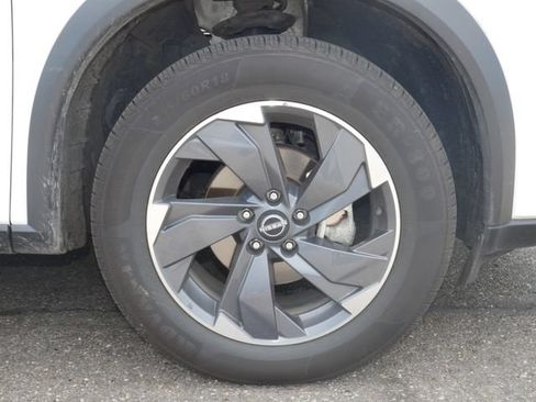 Used 2024 Nissan Rogue SV FWD image 10