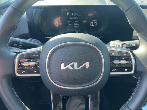 Certified 2025 Kia Sorento S image 59