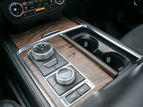 Used 2019 Ford Expedition Platinum image 30