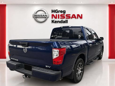 Used 2021 Nissan Titan SV w/ SV Convenience Package RWD image 3