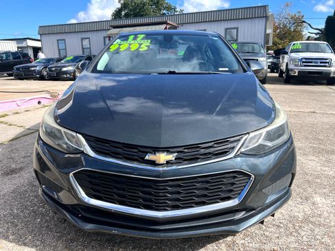 Used 2017 Chevrolet Cruze LT w/ Convenience Package image 2