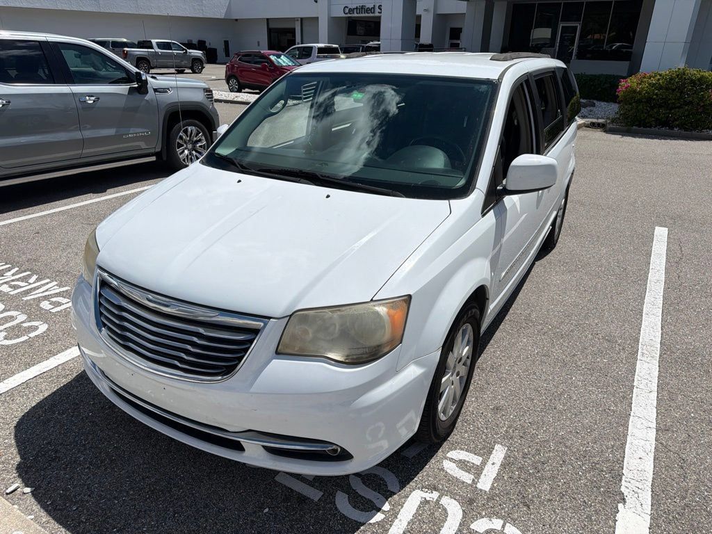 Used 2016 Chrysler Town & Country Touring FWD image 2