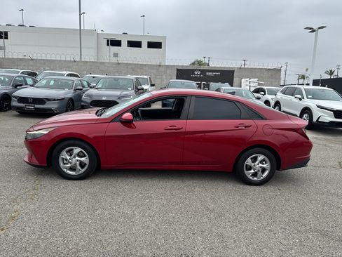 Used 2021 Hyundai Elantra SE w/ Cargo Package FWD image 6