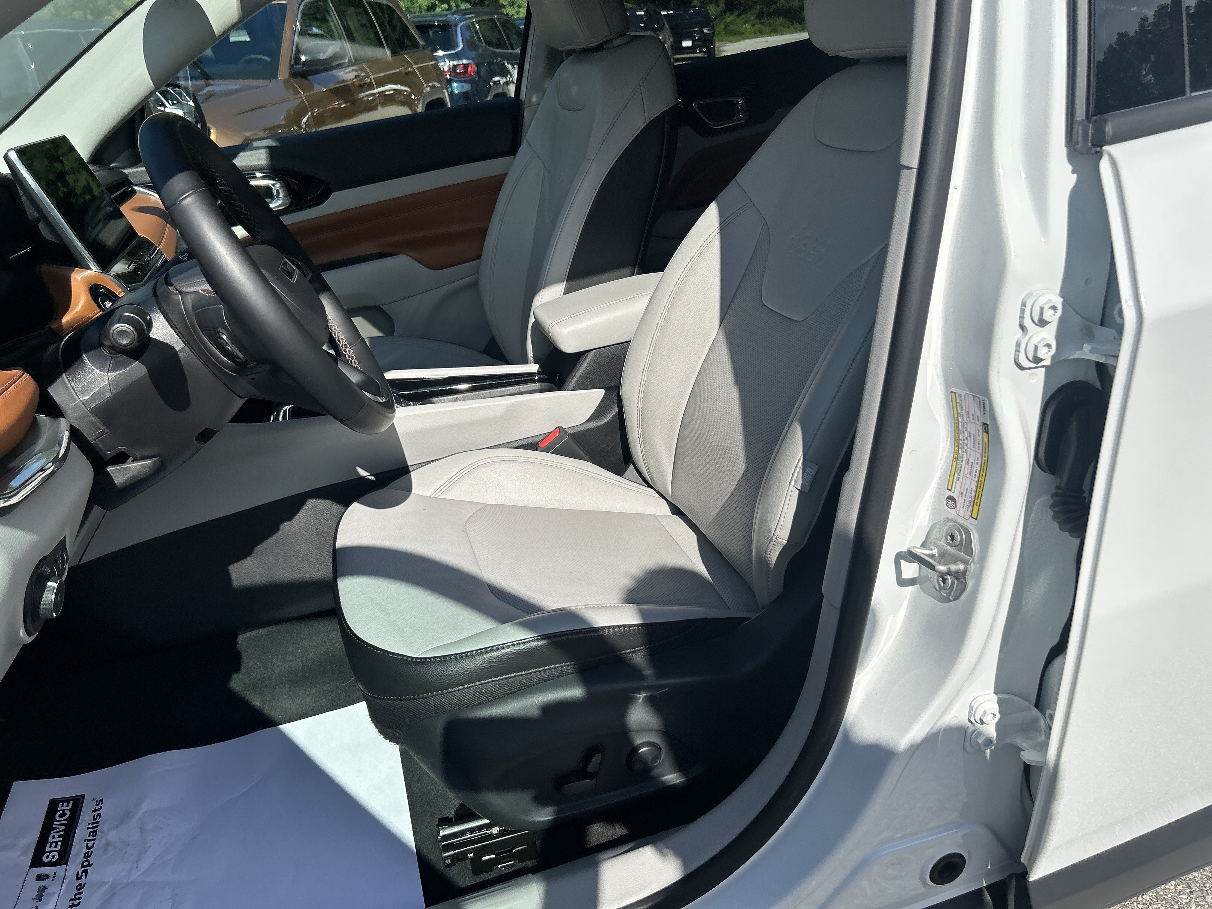 Certified 2022 Jeep Compass Limited AWD/4WD image 14
