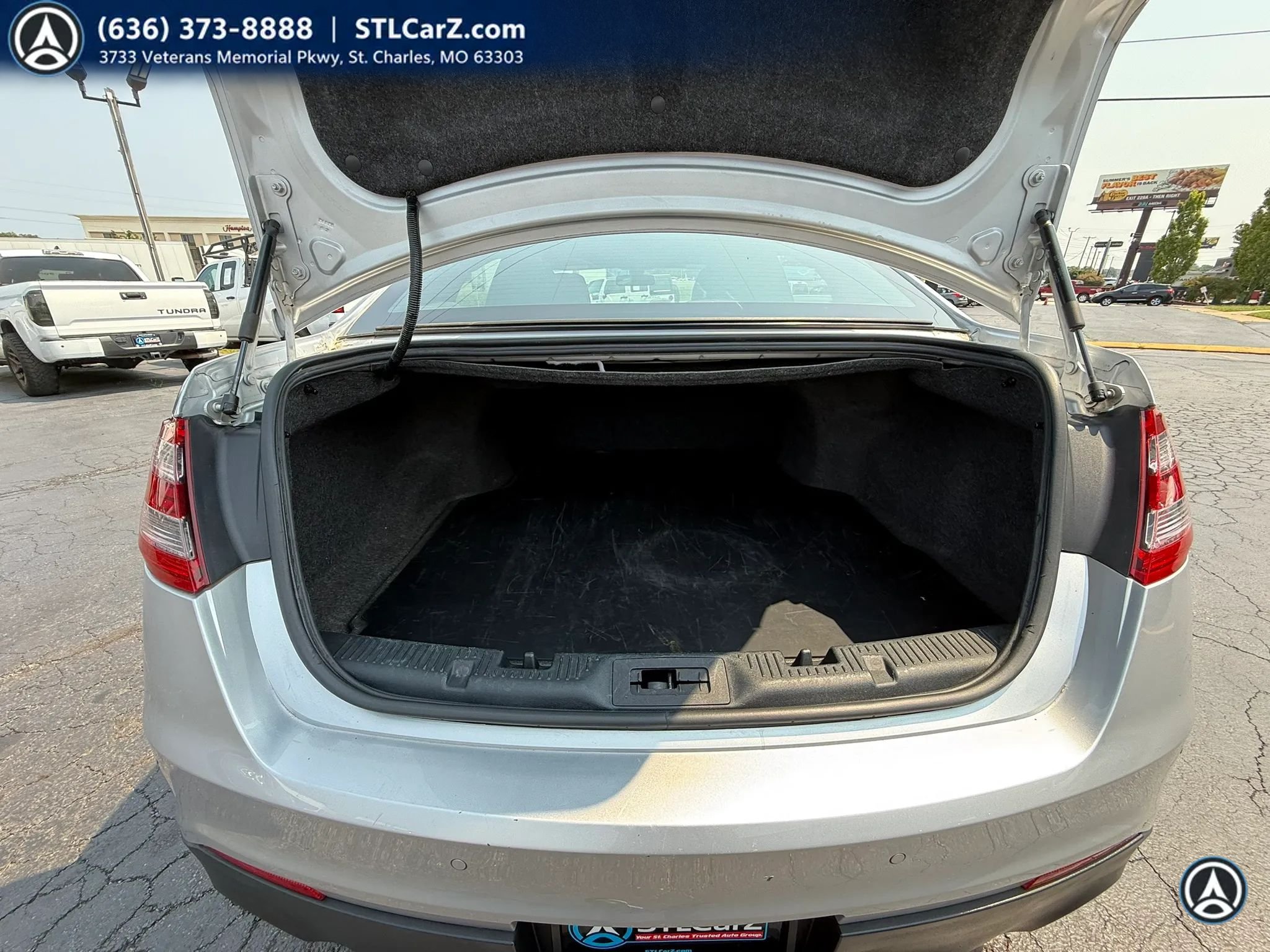 Used 2016 Ford Taurus SEL FWD image 13