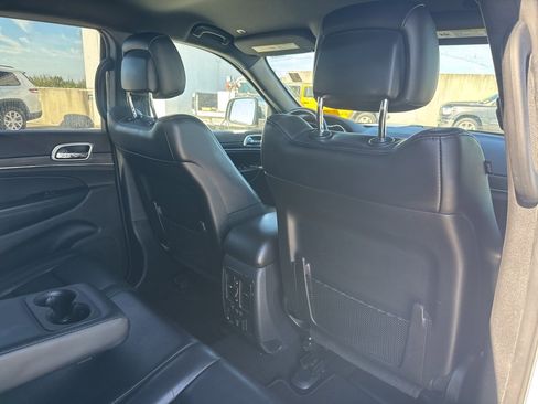 Used 2019 Jeep Grand Cherokee Limited image 15