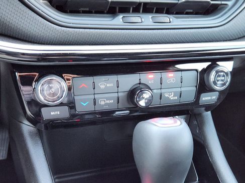 New 2026 Jeep Compass Latitude image 18