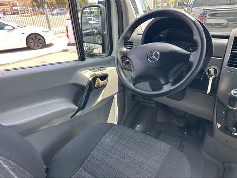 Used 2015 Mercedes-Benz Sprinter 2500 image 17