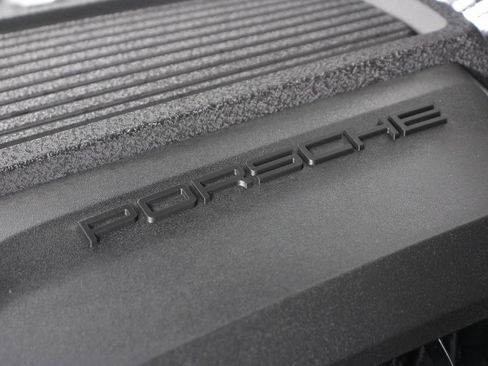 Certified 2026 Porsche Macan AWD/4WD image 27