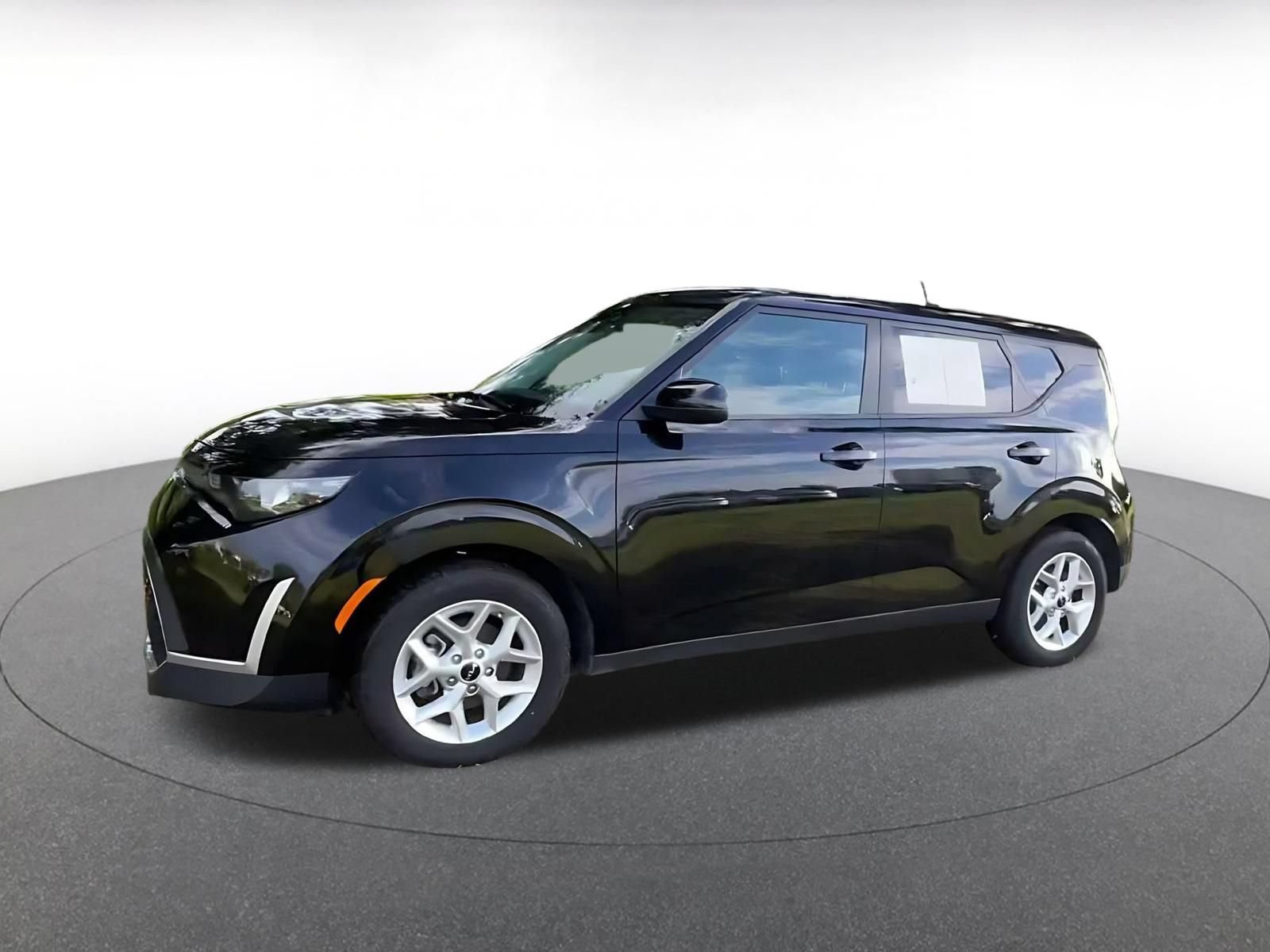 Used 2025 Kia Soul LX w/ LX Technology Package FWD image 7