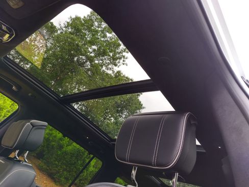 Used 2022 Jeep Grand Wagoneer Series II w/ Convenience Group III image 9