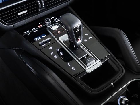 Used 2021 Porsche Cayenne Coupe image 29